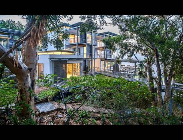 5 BEDROOM HOUSE FOR SALE IN BANTRY BAY